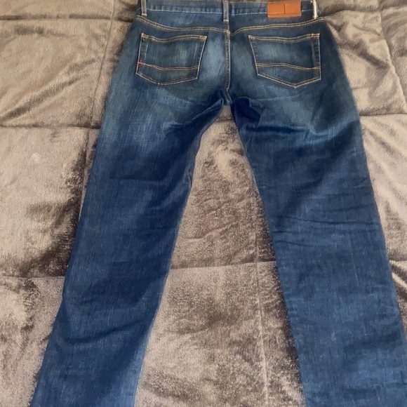 NEW TOMMY HILFIGER STONE WASHED DENIM JEANS. 34x32 - Picture 2 of 4